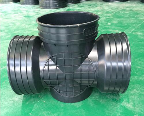 室內的排水管如何接入塑料檢查井？